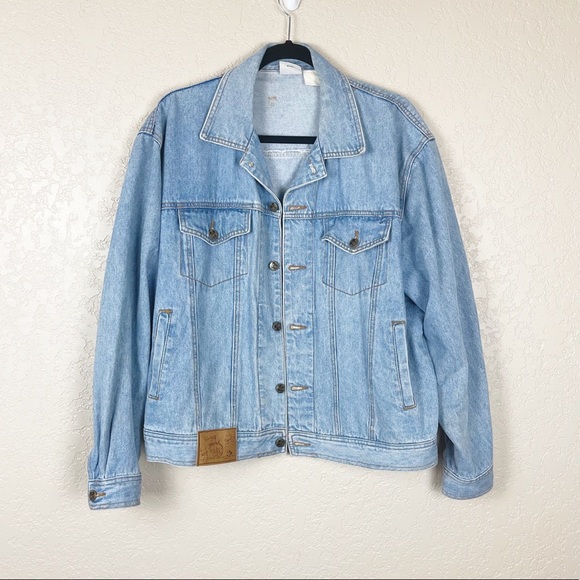 *SOLD* Vintage 90’s Disney Mickey Mouse denim jacket - Picture 2 of 7